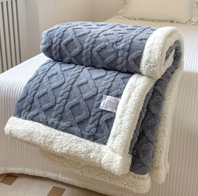 Cozy Reversible Fleece Blanket – Thick Sofa Blanket for Fall & Winter Comfort