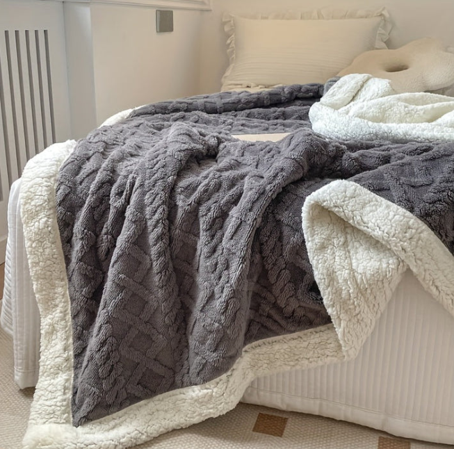 Cozy Reversible Fleece Blanket – Thick Sofa Blanket for Fall & Winter Comfort